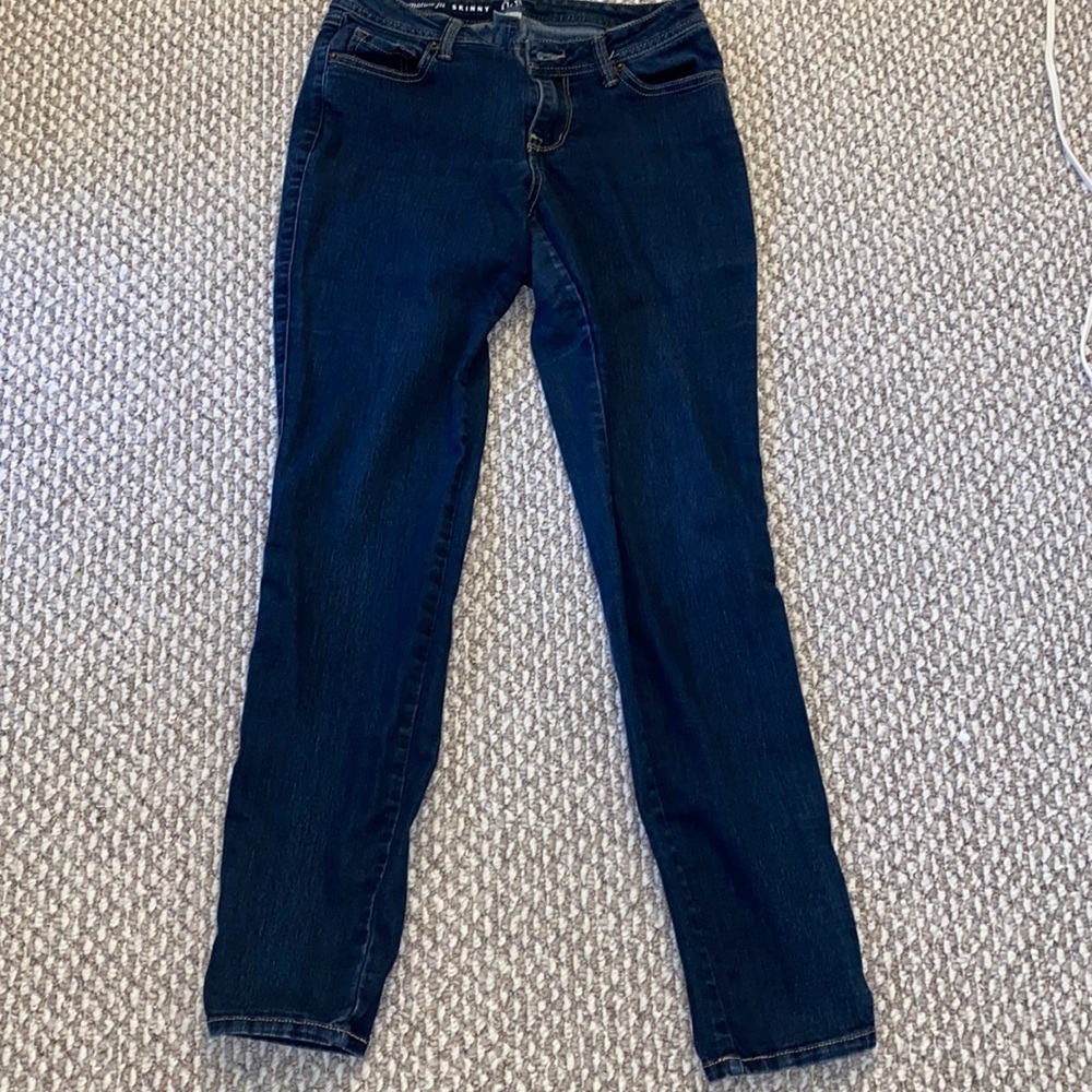 Size 4 modern skinny/straight let jeans with some stretch. Dark wash